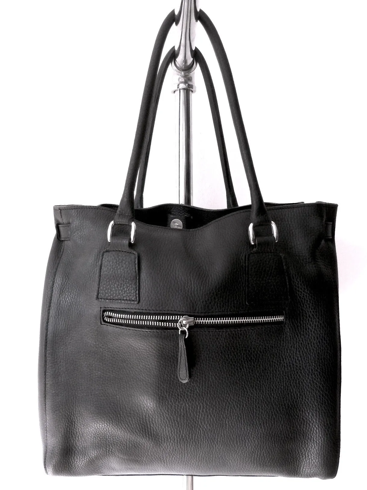 Doble Tote Bag Pebble Grain Leather Black Or Moss