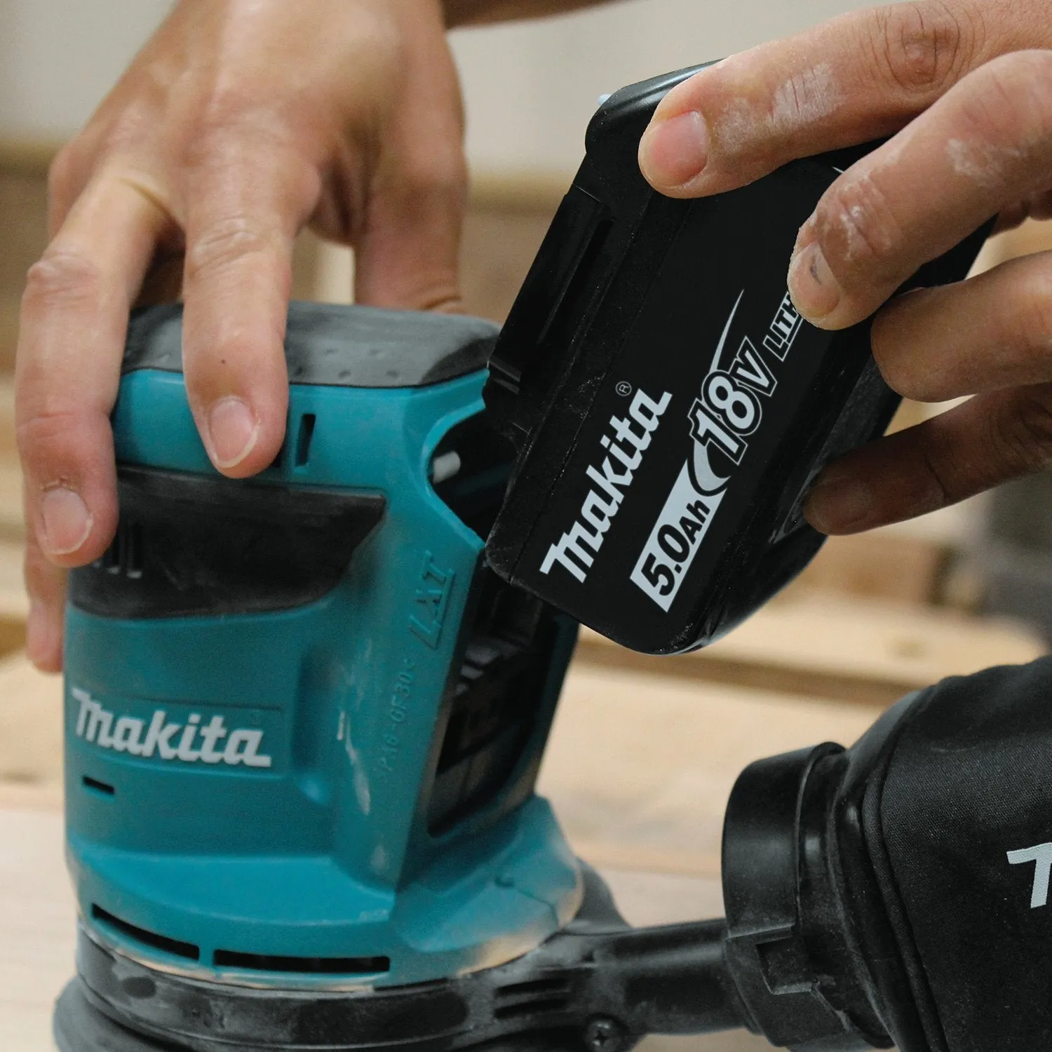 Makita (XOB01T) LXT® 5" Random Orbit Sander Kit (5.0Ah)